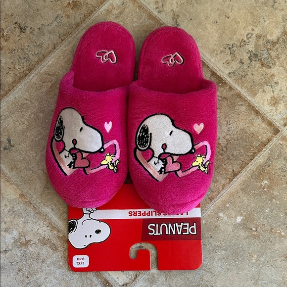 Peanuts Shoes - Peanuts Snoopy Heart Slippers
